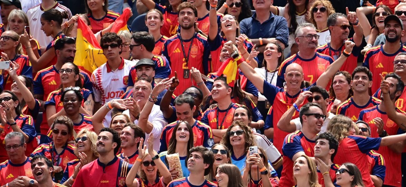 The Golden Thread and the Cheap Jersey: Unpacking Football’s Economic Hypnosis Amidst World Cup Frenzy