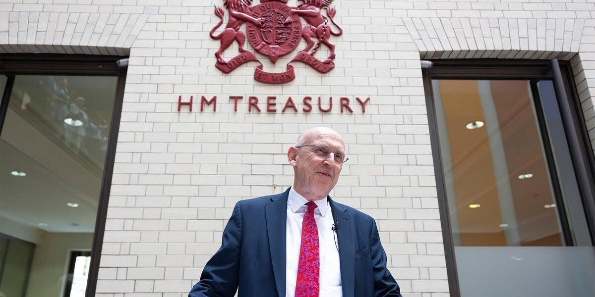 Former Defence Secretaries Endorse Healey’s War Bonds Plan for Enhanced Defence Spending