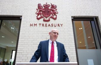 Former Defence Secretaries Endorse Healey’s War Bonds Plan for Enhanced Defence Spending