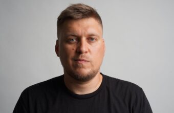 Russian Comedian Sasha Nezlobin Flees Putin’s Regime, Finds Refuge in the US