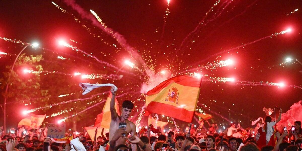 Spanish Fans Erupt in Historic World Cup Final Victory Celebration