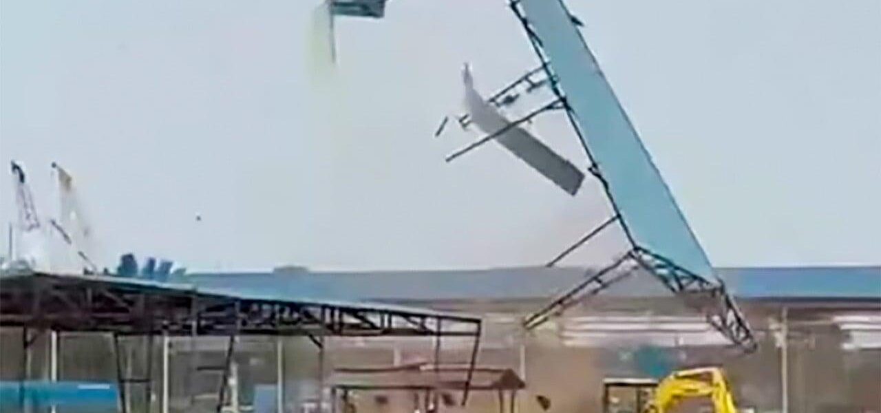 Tornado Strikes Indonesian Construction Site, Workers Flee