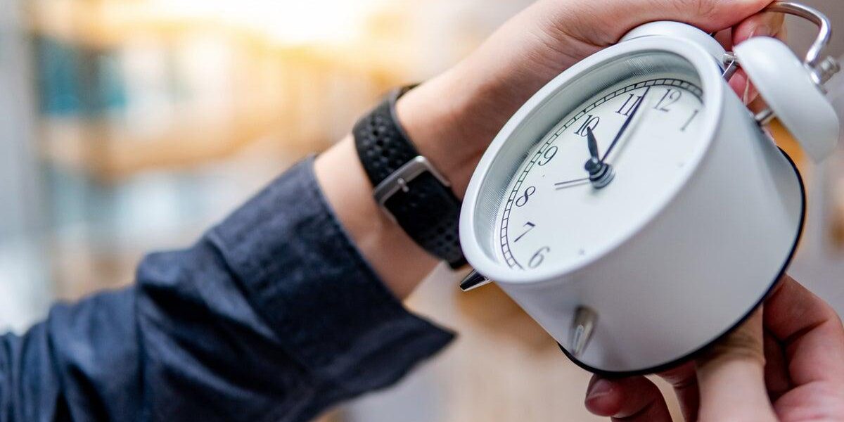 Health Risks Loom as Experts Oppose Year-Round Daylight Saving Time