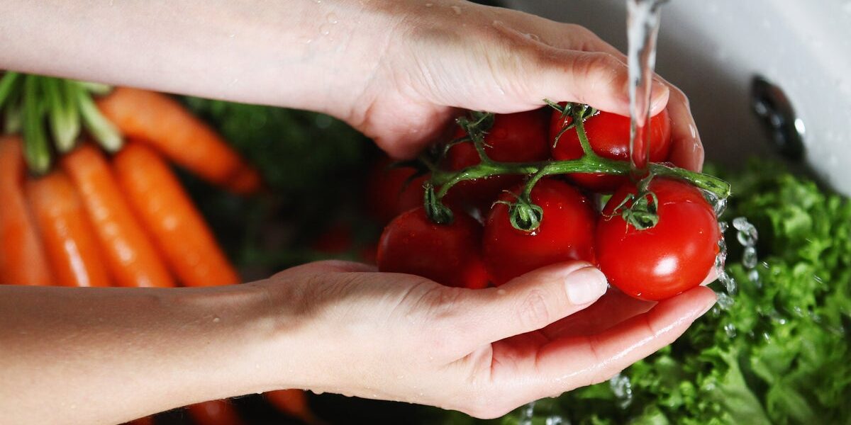 Health Alert: Washing Produce Crucial to Combat Cyclosporiasis