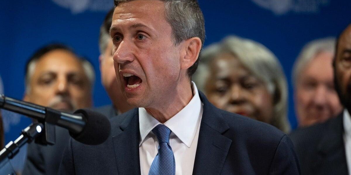DNC Chair’s Frustration Erupts: Phone Thrown Amid Midterm Tensions