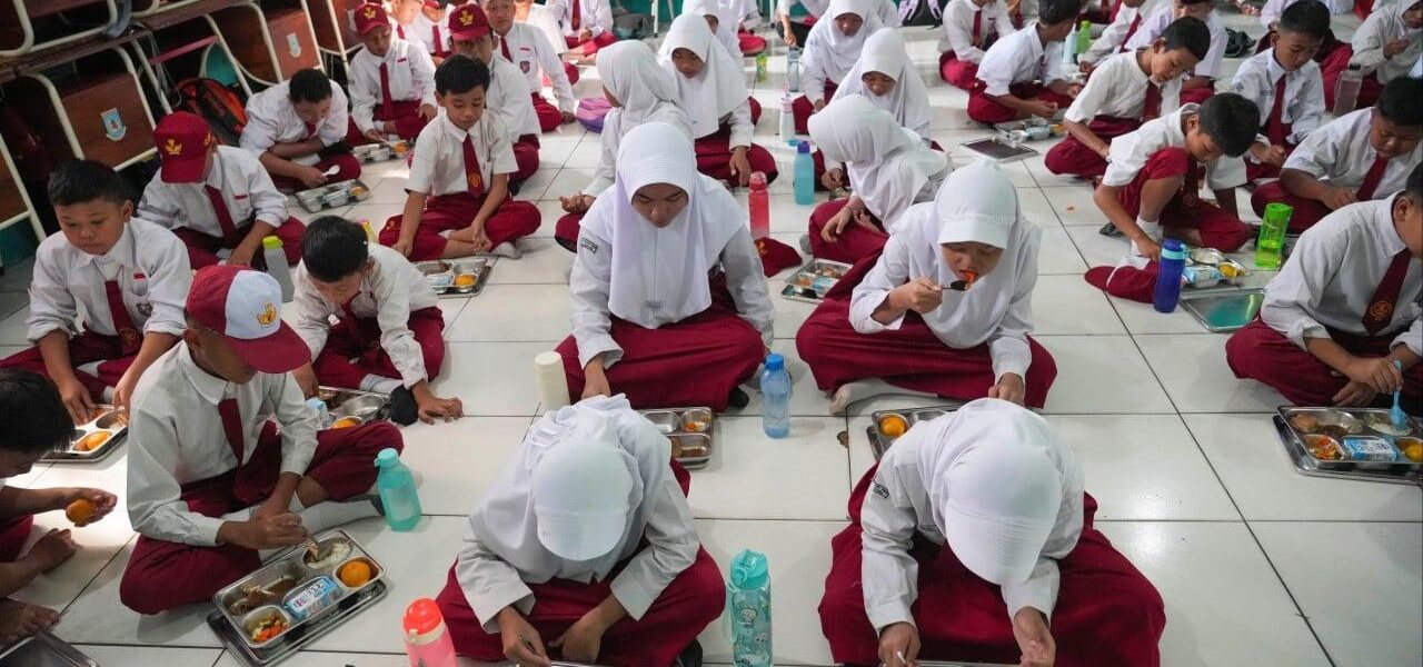 Indonesia Slashes Budget for President’s Free School Meals Program