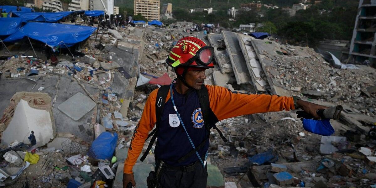 Venezuela Earthquake: One Month On, Victims Still Sleep in Rubble