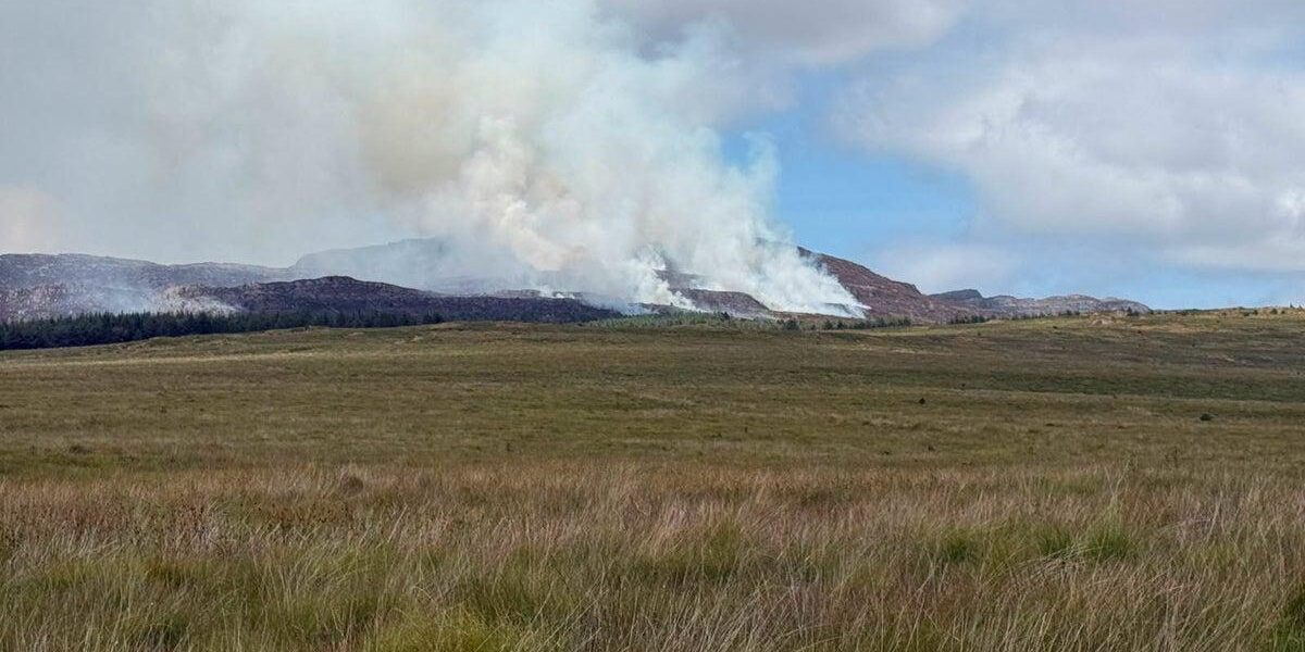 Firefighting Helicopter Deployed to Combat Wildfire at UK Beauty Spot