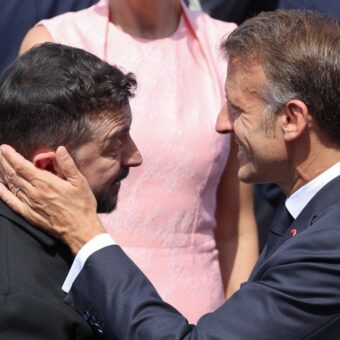 Zelensky Refutes Cocaine Claim Made During Tucker Carlson’s Interview with Putin