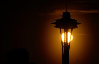 Seattle Police Investigate Daring Parachuting Incident from Space Needle