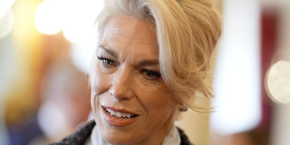 Hannah Waddingham Addresses Viral Oliviers Photographer Incident