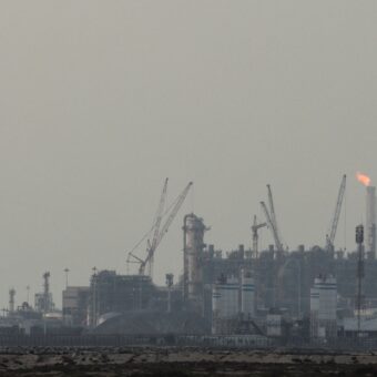 Desert Sands Shift: Gulf LNG Giants Confront Asia’s Waning Appetite