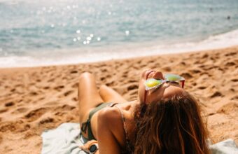 Dermatologists Warn Against Viral ‘Tanmaxxing’ Trend