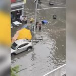 Flash Floods Paralyze New York City, Commuters Navigate Knee-High Water Flash Floods Paralyze New York City, Commuters Navigate Knee-High Water