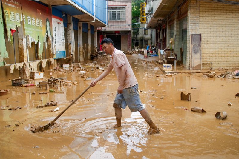 China’s Flood-Stricken Zoo: A Stark Reflection of Climate’s Unscripted Fury