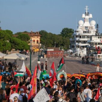 Protests Erupt in Venice as Trump Envoy Arrives on Luxury Yacht