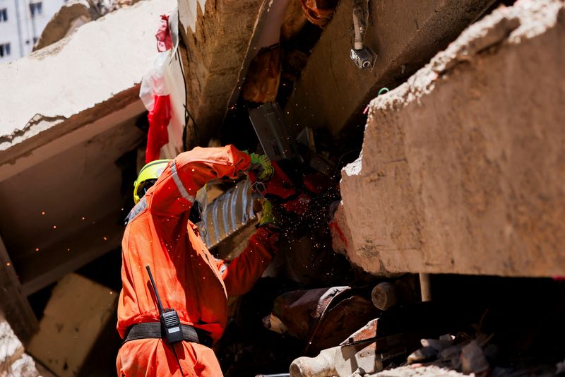 Caracas Aftershocks: Volunteers Bear Grim Burden Amid Diplomatic Churn