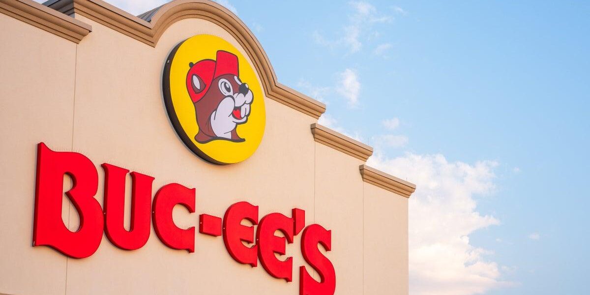 Buc-ee’s Signage Clarifies Policy on Service Animals Versus Pets