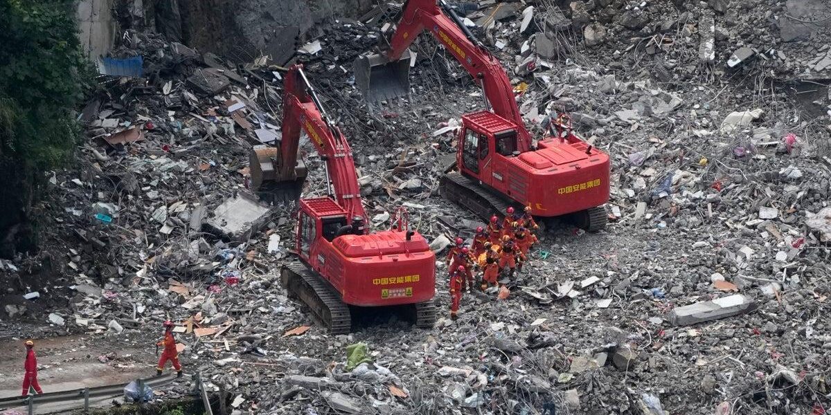 China Landslide: Rescuers Search Rubble for Survivors After 8 Confirmed Dead, 34 Missing