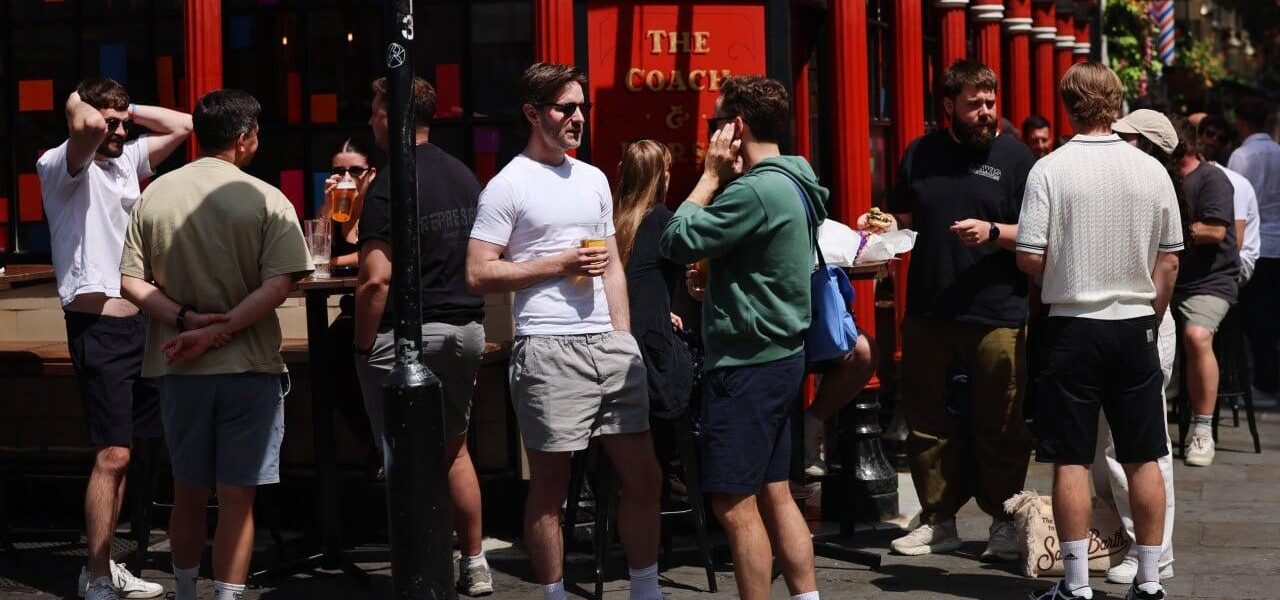 UK PM Announces Tax Relief for Pubs Amid Cost of Living Crisis