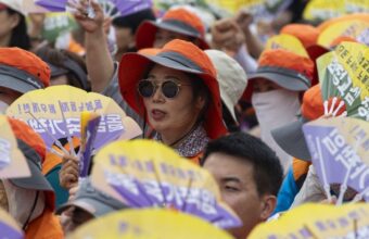 South Korean Labor Law Sparks Nationwide Bonus Demands South Korean Labor Law Sparks Nationwide Bonus Demands