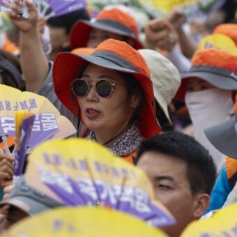 South Korean Labor Law Sparks Nationwide Bonus Demands