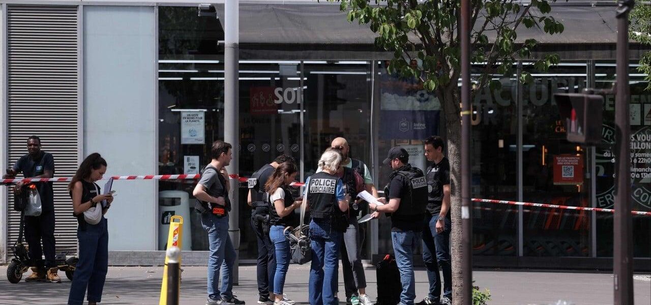 Paris Knife Attack: Three Women Wounded, Suspect Arrested