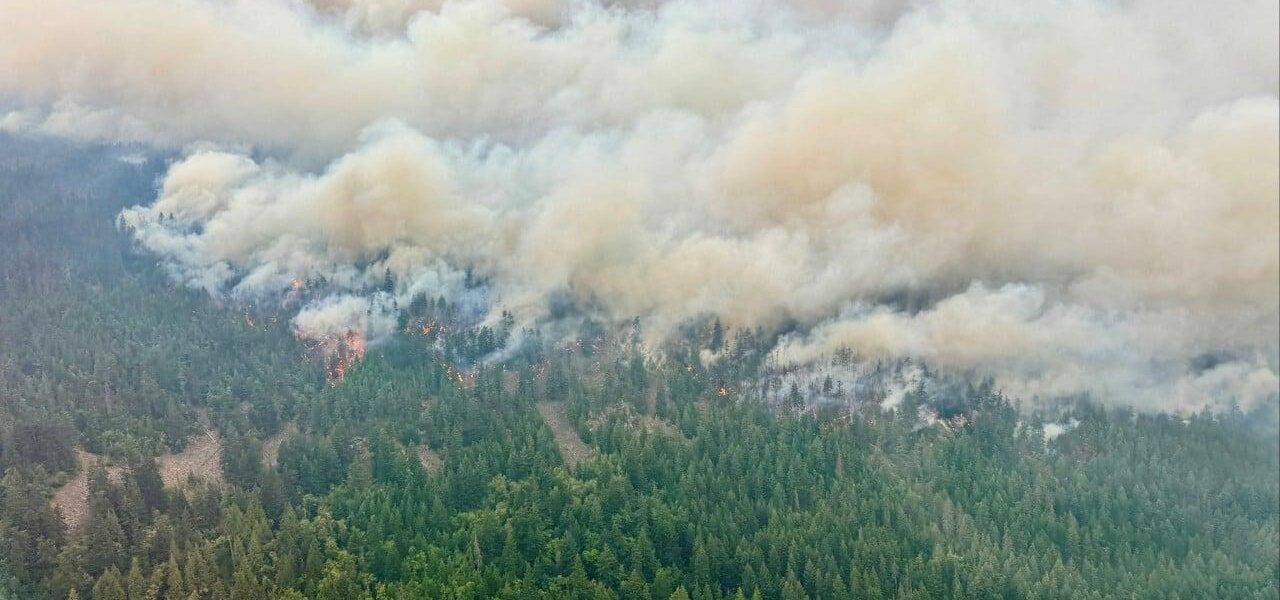 Canadian Military Prepares to Evacuate Ontario Community as Wildfire Smoke Spreads to US