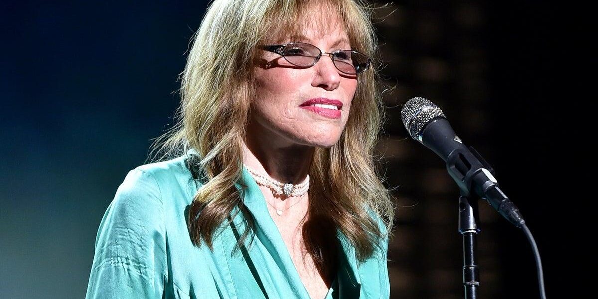 Renowned Singer Discloses Parkinson’s and Cancer Diagnoses in Emotional Health Update