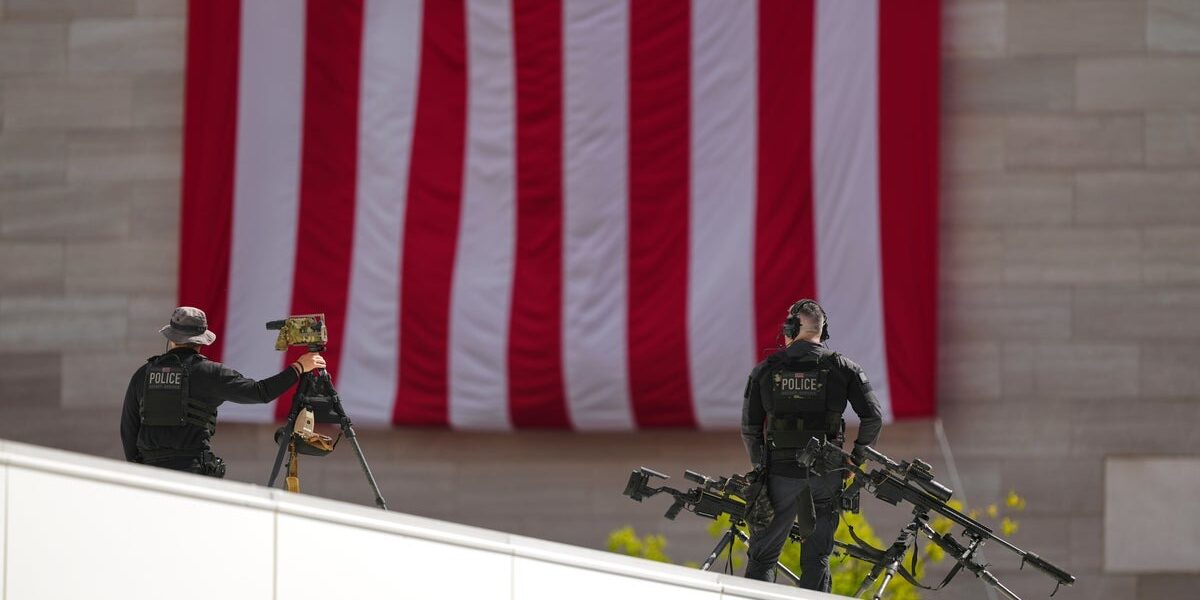Three Secret Service Officials on Administrative Leave Amid Investigation Three Secret Service Officials on Administrative Leave Amid Investigation