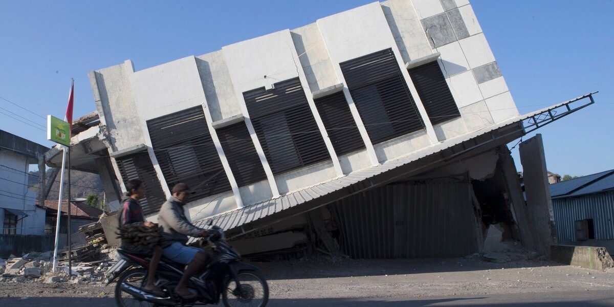 Indonesia Earthquake: Thousands Await Aid After 7.7 Magnitude Quake Kills 54 Indonesia Earthquake: Thousands Await Aid After 7.7 Magnitude Quake Kills 54
