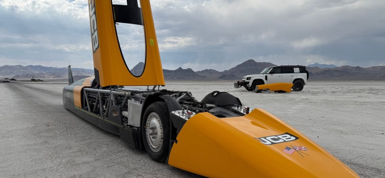 British Driver Andy Green Sets New Land Speed Record with Hydrogen Car British Driver Andy Green Sets New Land Speed Record with Hydrogen Car
