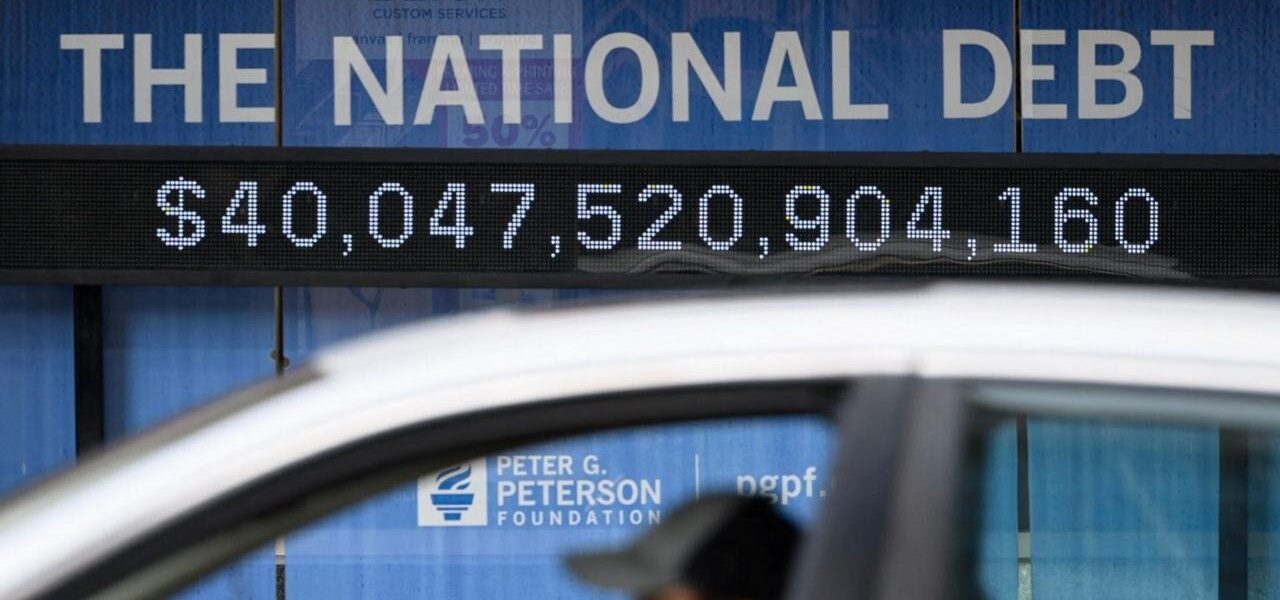 US National Debt Hits Trillion, Global Consumer Impact Examined US National Debt Hits Trillion, Global Consumer Impact Examined
