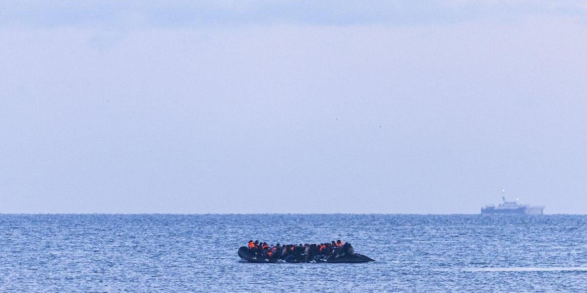 Urgent Rescue Operation Saves 157 Migrants from Channel Boat Fire Urgent Rescue Operation Saves 157 Migrants from Channel Boat Fire