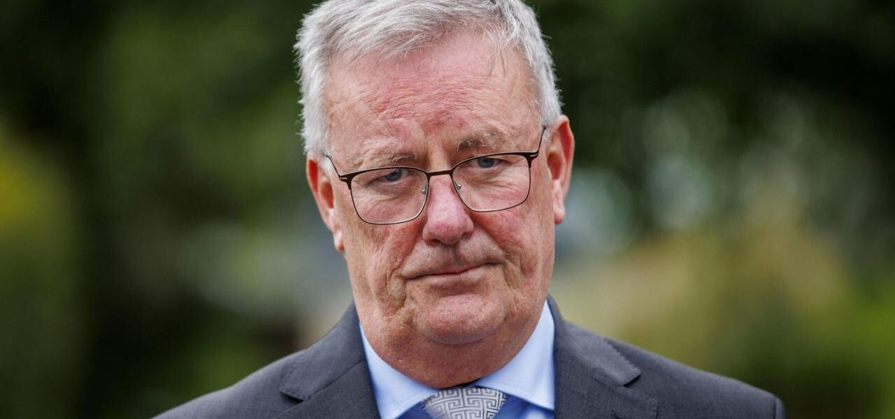 Health Minister Mike Nesbitt Resigns Amid Dispute with UUP Leader Health Minister Mike Nesbitt Resigns Amid Dispute with UUP Leader