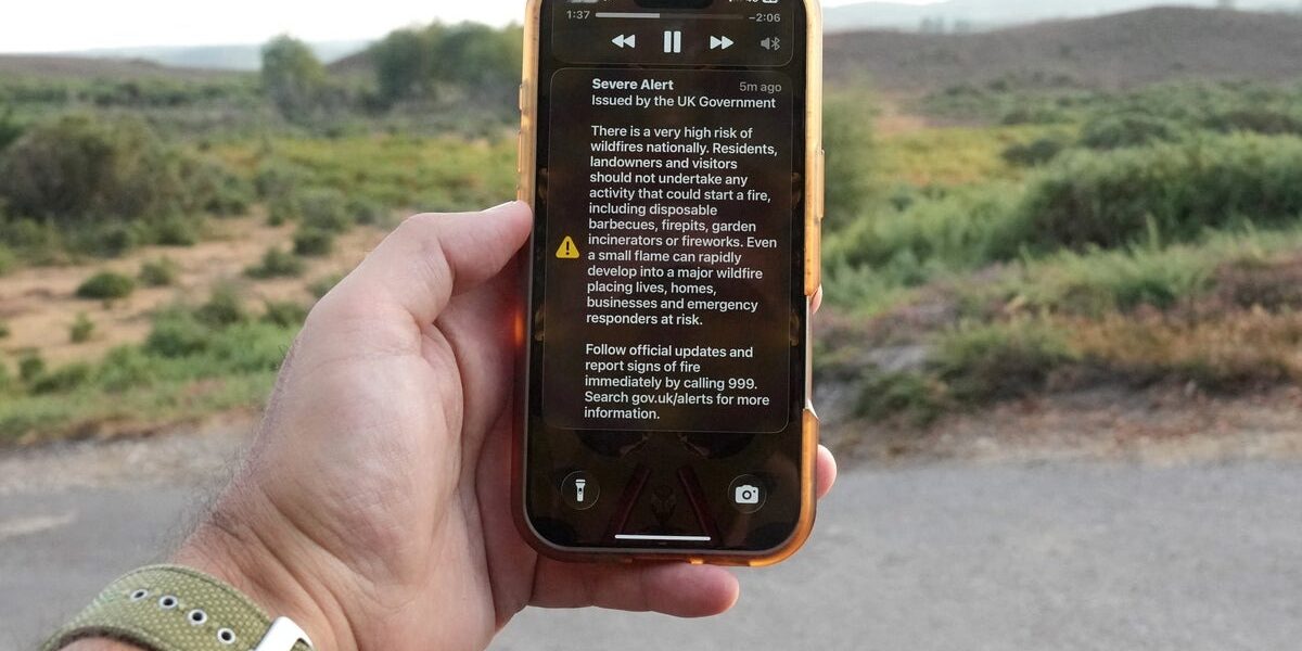 Emergency Alerts Issued to Millions Over Wildfires Threat Emergency Alerts Issued to Millions Over Wildfires Threat