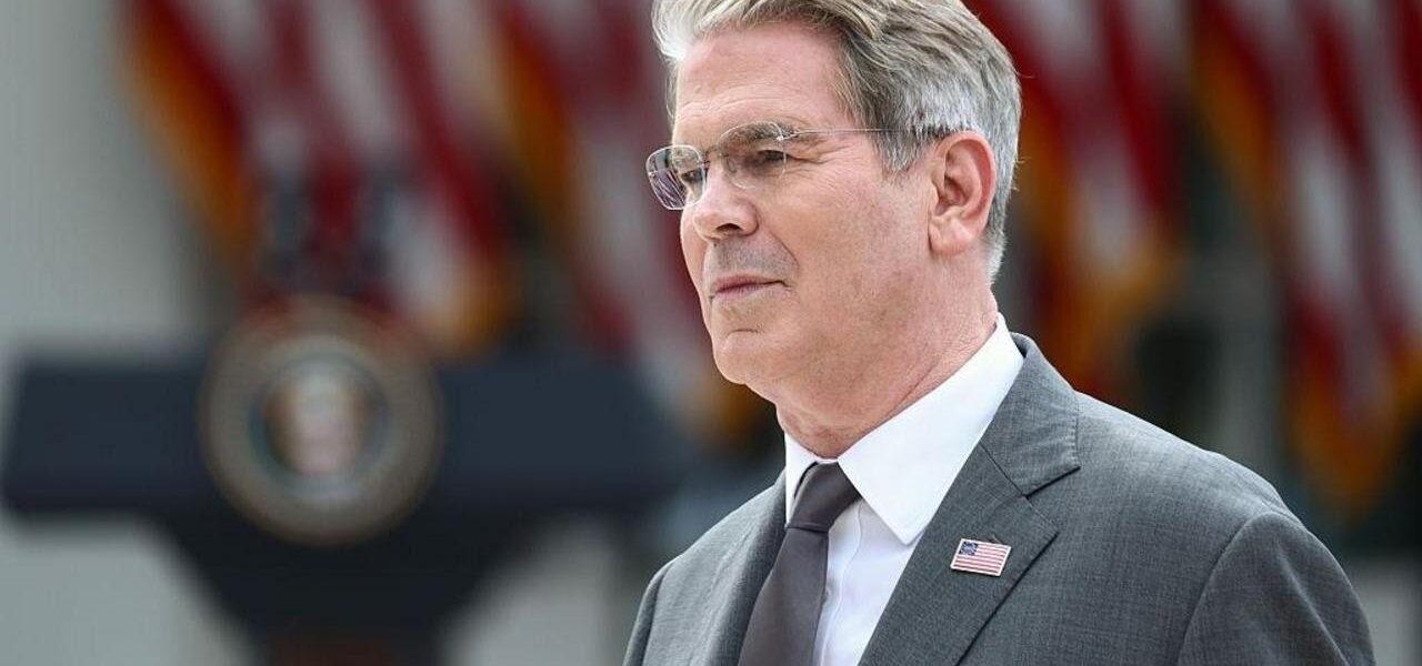 US Treasury Secretary Warns of Imminent Economic Isolation for Iran US Treasury Secretary Warns of Imminent Economic Isolation for Iran