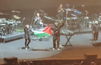 Massive Attack Banned from Singapore After On-Stage Palestinian Flag Display Massive Attack Banned from Singapore After On-Stage Palestinian Flag Display