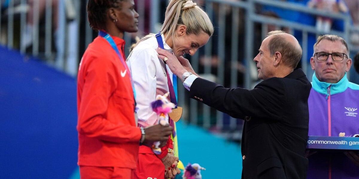 Georgia Hunter Bell Wins 800 Metres Gold at Commonwealth Games