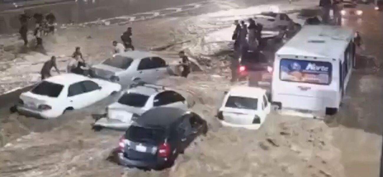 Flooding Devastates Caracas: Heavy Rains Cause Extensive Damage Flooding Devastates Caracas: Heavy Rains Cause Extensive Damage