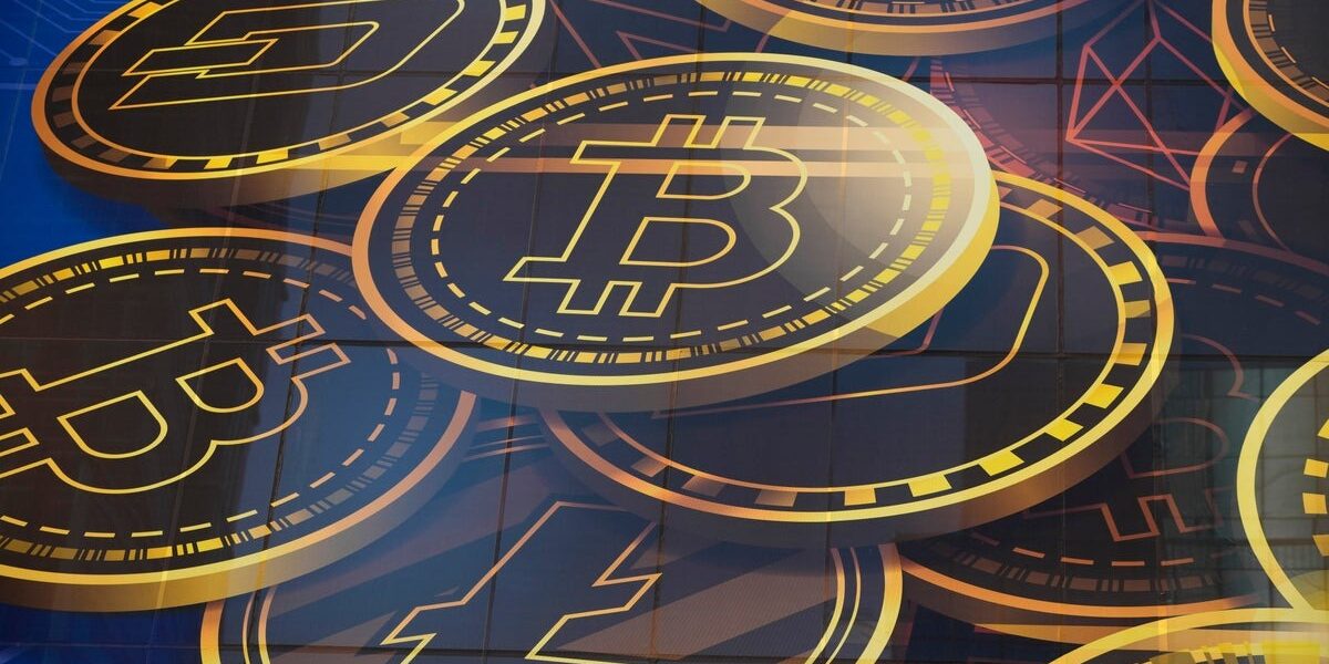 Bitcoin and Gold Surge Amid Bond Market Turbulence and Political Moves Bitcoin and Gold Surge Amid Bond Market Turbulence and Political Moves