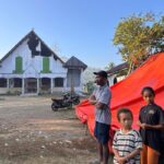 Indonesian Children in Panic as Earthquake Aftermath Displaces Thousands Indonesian Children in Panic as Earthquake Aftermath Displaces Thousands