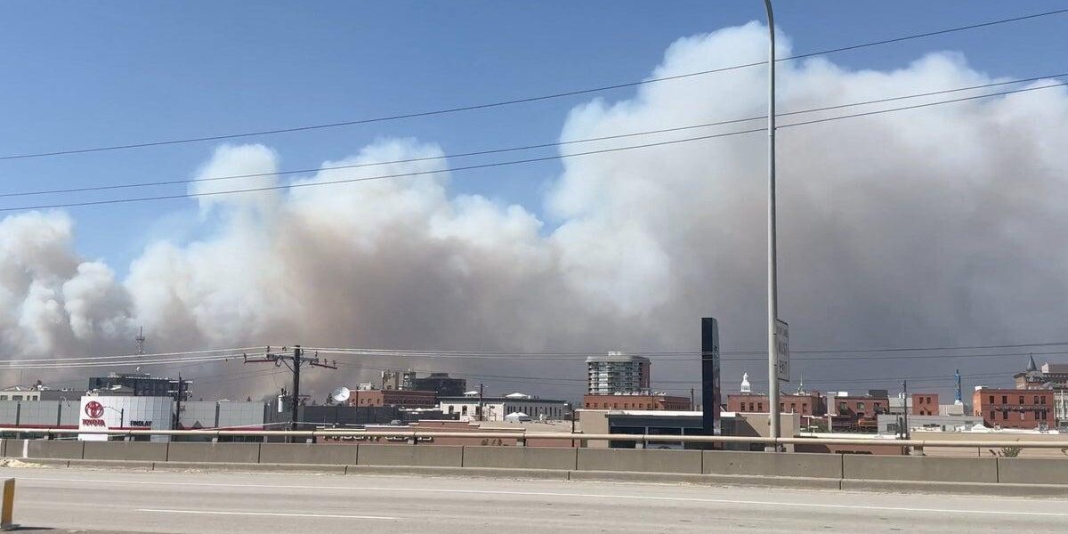 Residents Evacuate Rapidly Spreading Washington Wildfire, Cause Under Investigation