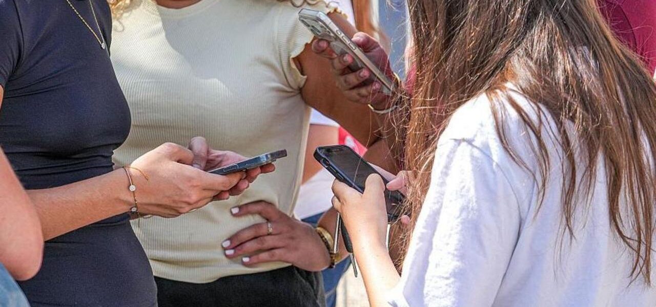 France’s Constitutional Council Rejects Social Media Ban for Under-15s France’s Constitutional Council Rejects Social Media Ban for Under-15s