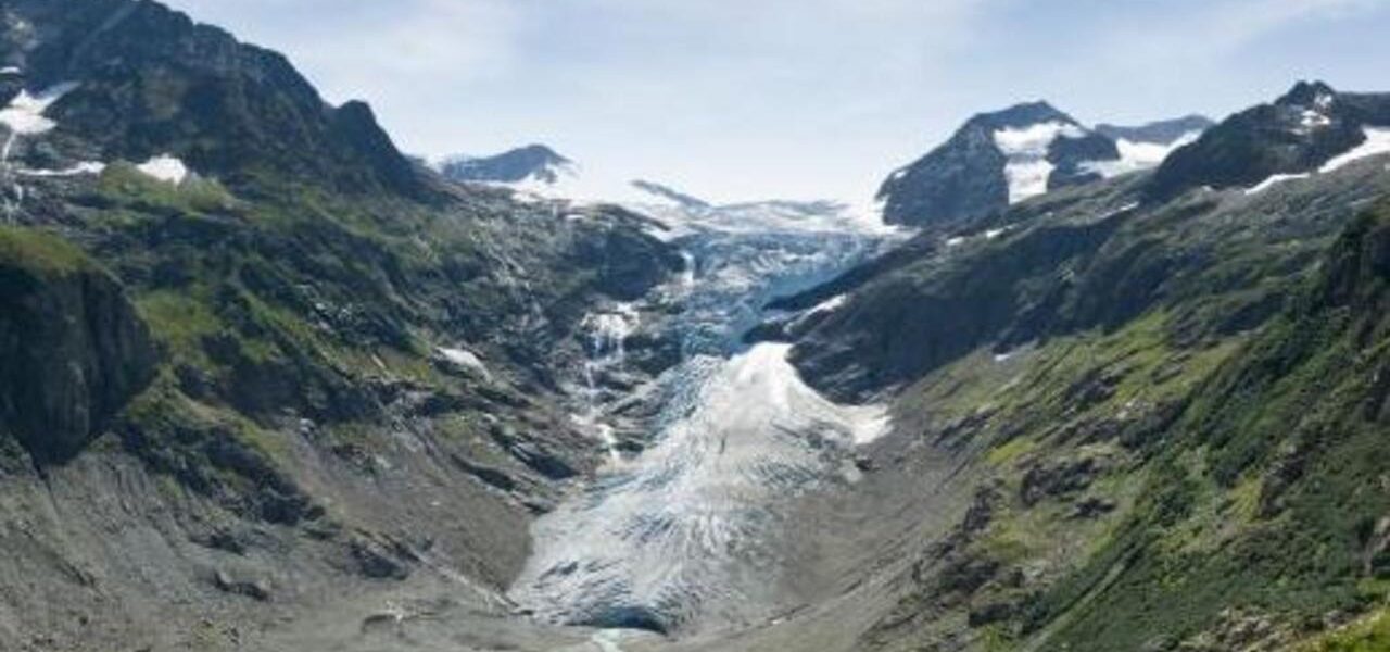 Belgian Hikers Missing Since 1992 Found in Swiss Glacier Belgian Hikers Missing Since 1992 Found in Swiss Glacier