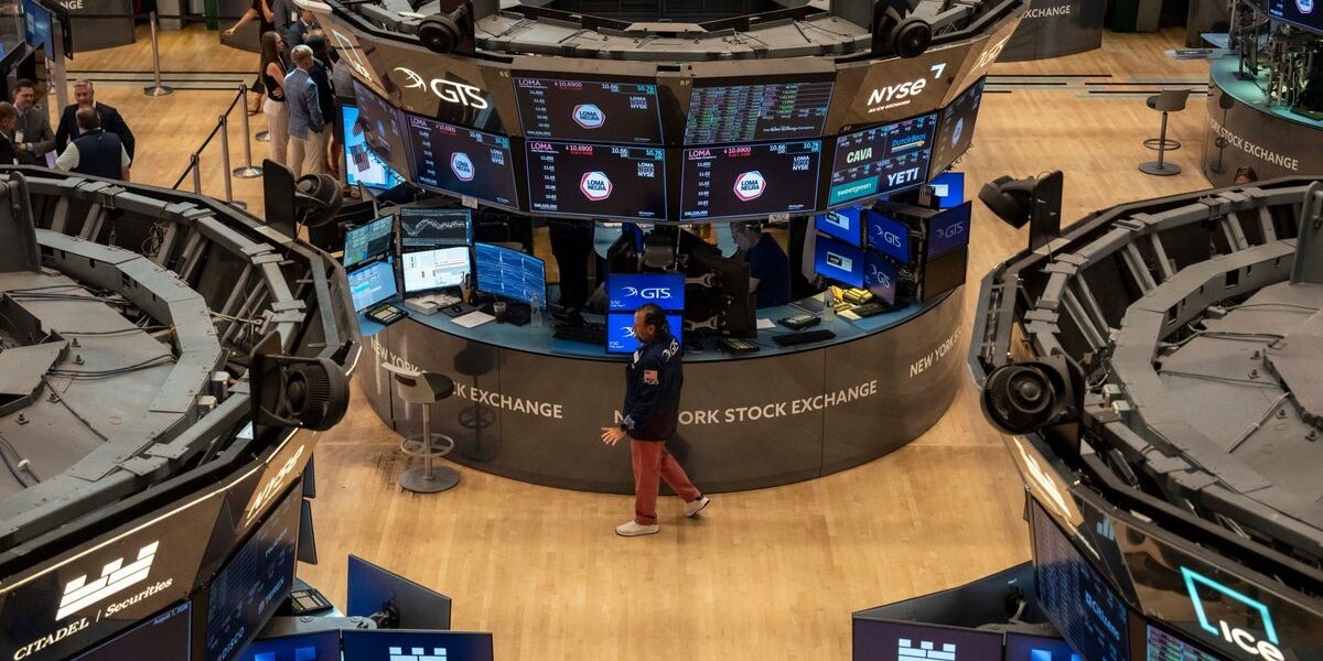 Wall Street Awaits Key Earnings Reports and Fed Meeting Minutes