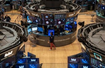 Wall Street Awaits Key Earnings Reports and Fed Meeting Minutes