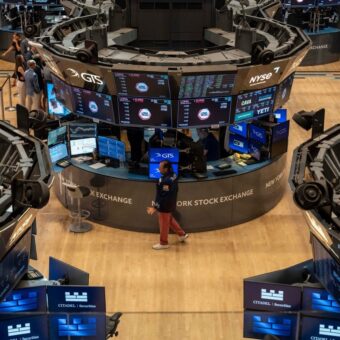 Wall Street Awaits Key Earnings Reports and Fed Meeting Minutes Wall Street Awaits Key Earnings Reports and Fed Meeting Minutes