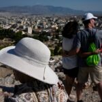 Sunhats Proliferate in Athens as Heat Intensifies and Crowds Flock to Ancient Sites Sunhats Proliferate in Athens as Heat Intensifies and Crowds Flock to Ancient Sites