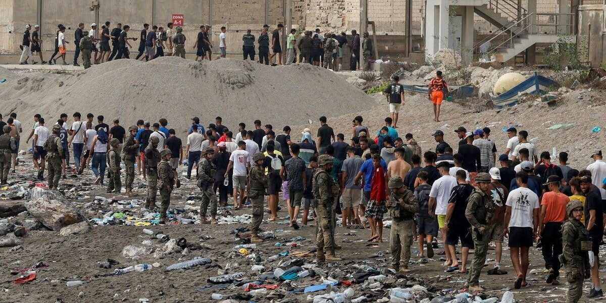 Former Trump Adviser Compares Ceuta Migrant Surge to ‘World War Z’